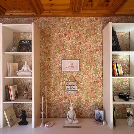 Ferienhaus Timeless Rose House *